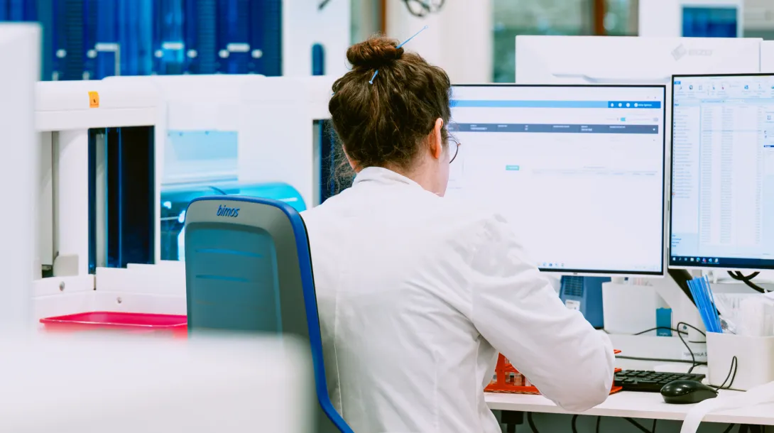 Regiolab personeel aan het werk
