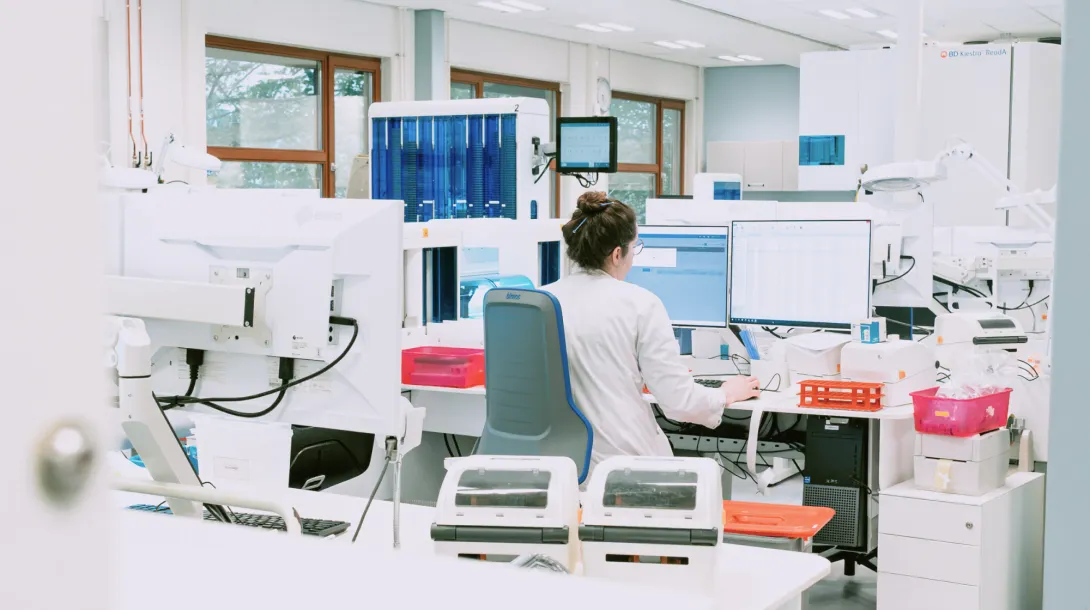 Regiolab personeel aan het werk